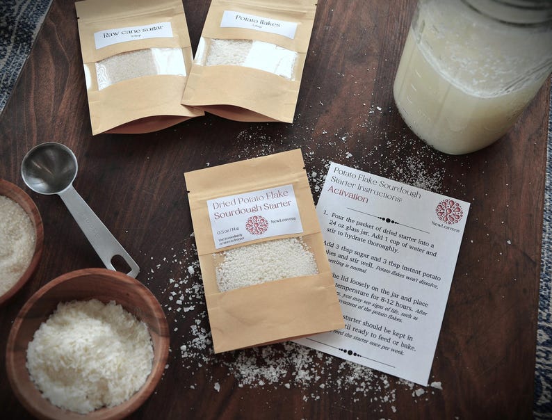 KIT INCLUDES: 
-0.5 oz packet of dried starter
-packets of potato flakes (3 tbps) and raw cane sugar (3 tbps) to activate starter
-instructions for activating and feeding the starter