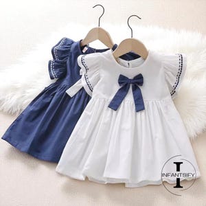 Baby Flatterärmel Baumwollkleid: Sommerblüten-Outfit