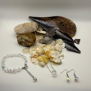Conjunto de joyas de cristal de plata esterlina, collar, pulsera y pendientes con forma de cubo iridiscente. imagen 7