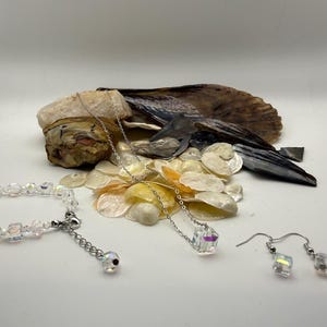 Conjunto de joyas de cristal de plata esterlina, collar, pulsera y pendientes con forma de cubo iridiscente. imagen 5