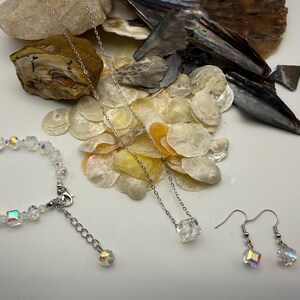 Conjunto de joyas de cristal de plata esterlina, collar, pulsera y pendientes con forma de cubo iridiscente. imagen 9