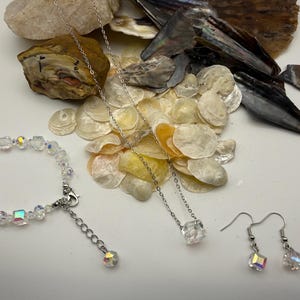 Conjunto de joyas de cristal de plata esterlina, collar, pulsera y pendientes con forma de cubo iridiscente. imagen 10