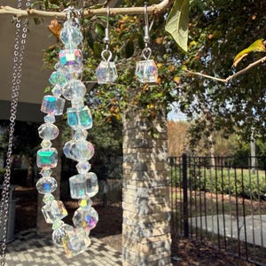 Conjunto de joyas de cristal de plata esterlina, collar, pulsera y pendientes con forma de cubo iridiscente. imagen 15