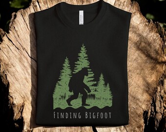 Camiseta unisex "En busca de Pie Grande", camiseta de criptozoología de Sasquatch, regalo para amantes de los críptidos, camiseta de aventura al aire libre, camiseta de senderismo en la naturaleza salvaje