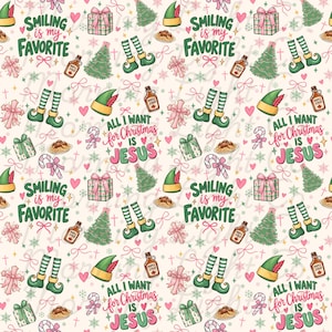 Op de afbeelding: Een herhalend patroon met groene elfenmutsen met rode veren, gestreepte elfenbenen, flessen ahornsiroop, cadeautjes, borden met spaghetti, zuurstokken en de tekst Smiling is my favorite en All I want for Christmas is Jesus.