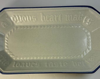 Pfaltzgraff Yorktown #528 Bread tray or Serving Platter “ A joyous heart makes the loaves taste better” stoneware