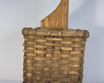 Handmade Wall Basket Decorative Woven Design with Oak Hanging Hook