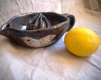 Quirky lemon juicer