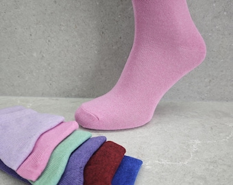 Calcetines de algodón con monograma hechos a mano: regalo personalizado para mujer