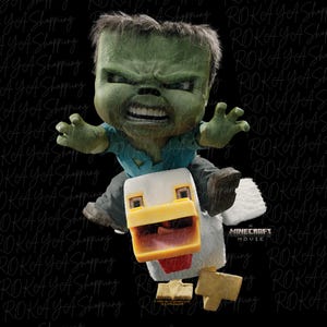Puede incluir: Un personaje verde de Hulk de estilo de dibujos animados montando un pollo blanco con detalles amarillos. El pollo tiene un pico grande y abierto y lleva una silla de montar roja. El fondo es negro con el texto "MINECRAFT MOVIE" en blanco.