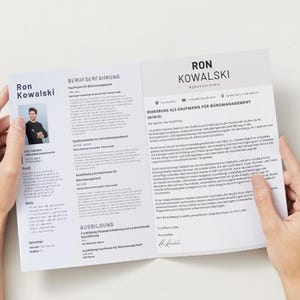 Puede incluir: Un documento de curr&iacute;culum profesional de dos p&aacute;ginas para Ron Kowalski, que presenta un retrato en blanco y negro, datos de contacto, experiencia laboral, educaci&oacute;n y una carta de presentaci&oacute;n impresa en negro sobre fondo blanco.