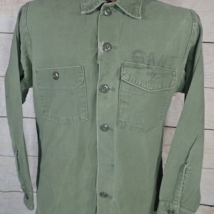 Mens Medium 1970s Vietnam War US GI Og-107 Military Green Cotton Sateen Distressed Shirt 42” Chest Army Usmc Uniform Fatigue (EMI180)