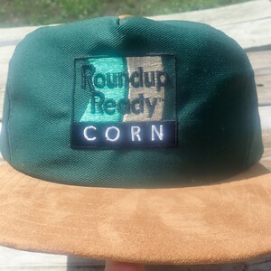 Äkta vintage RoundUp Ready majs jordbruk truckerkeps tillverkad i USA läderrem bollkeps broderad lapp