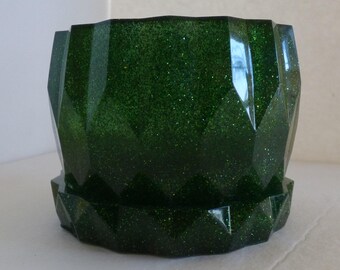 Maceta pequeña. Verde semitransparente con purpurina.