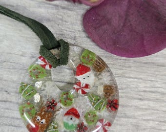 Weihnachts-Anhänger, Fusing-Glas Urlaub Halskette, grüne Wildleder-Schnur, Kranz, Schneeflocken Pfefferminze, Pinecones Bäume, Gnom, Rentier