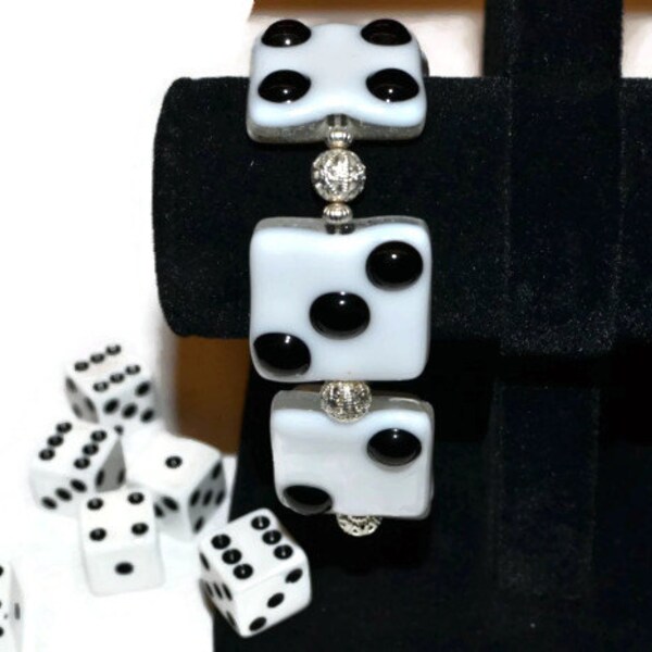 Stapiane Bunco kości bransoletki, kości bransoletki, noc w kasynie Las Vegas biżuteria, biały z czarnym