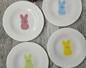 Osterteller aus geschmolzenem Glas: Bunny Peep Decor