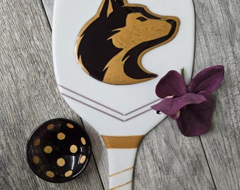 Setattle College Charcuterie Board, geschmolzenes Glas, Husky-Hund, Lila Gold Käse- und Fleisch-Sporttablett, Tailgate-Party handgemaltes Serviertablett