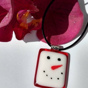 Schneemann-Anhänger, Schneemann-Anhänger, geschmolzenes Glas, Schneemann-Gesicht, Weihnachtsschmuck rot, handbemalt