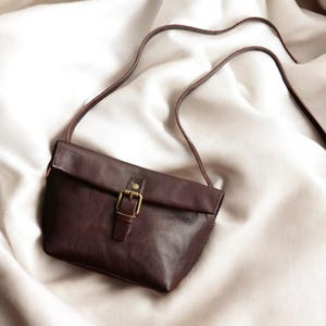 Weiches, echtes Leder Frauen Messenger Bag | Retro Crossbody Handytasche | Stilvolles Geschenk für Mädchen und Trendsetter