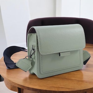 Bolsa carteiro vintage de couro para mulheres | Bolsa transversal estilosa com alça larga | Presente para aniversário, data comemorativa e uso diário