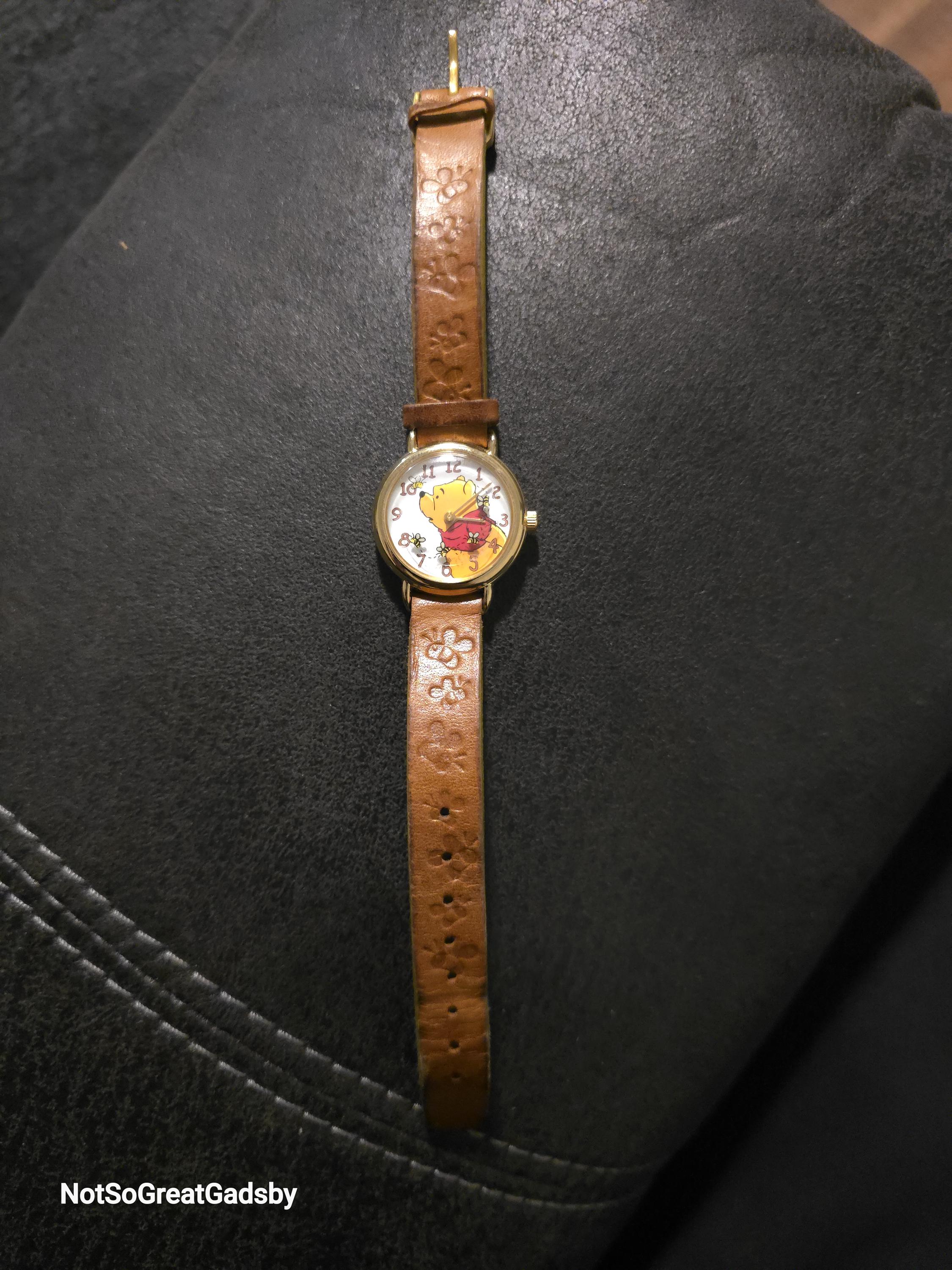Vintage Timex Disney Winnie the Pooh rotating bees watch NEW BATTERY Working Vintage Disney Winnie the Pooh Gold Tone Watch  main image 3