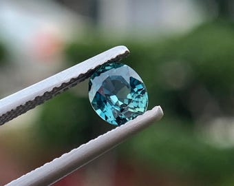 Saphir bleu sarcelle chauffé de 0,90 carat, taille ovale, origine de Madagascar, pierres précieuses en vrac
