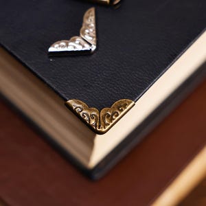 Paquete de 20 protectores de esquinas de libros, álbumes de recortes, esquinas decorativas | Libro encuadernado en metal bronce