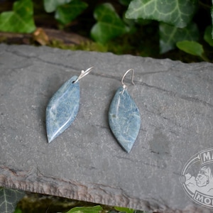 BIRDS EGG BLUE Ohrringe // Dünne Jadeit Jade // Made in U.S.A. // Guatemala Guatemala // Super Transluzent // Maya Berg