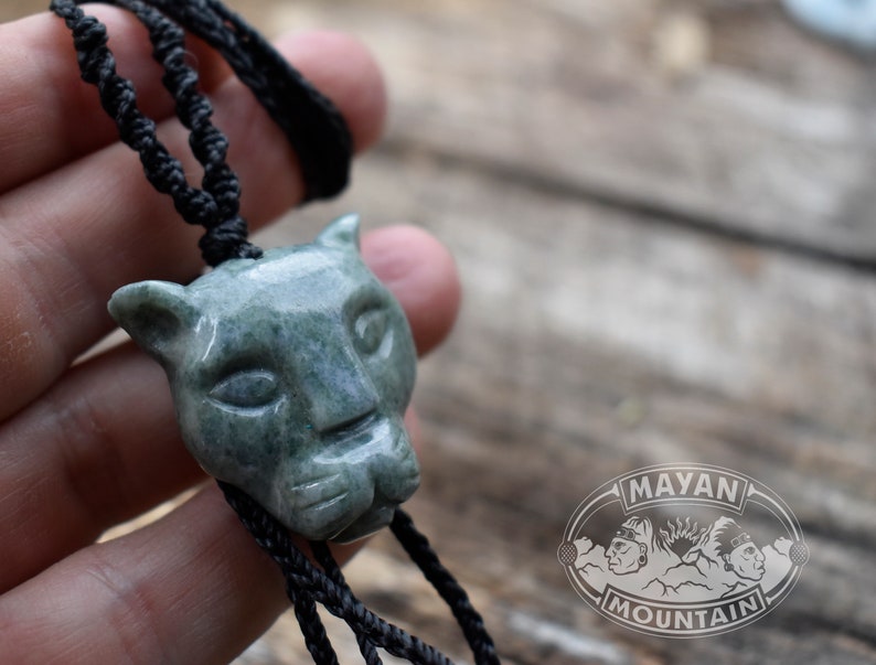 Light Green Speckled // JAGUAR TRANQUILO // Calm Jaguar // Guatemalan Guatemala Jadeite Jade // Carving Totem // Macrame Necklace zdjęcie 3