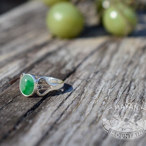 Rare Color! // IMPERIAL GREEN // Fine SILVER Ring // Guatemalan Guatemala Jadeite Jade // Size 5