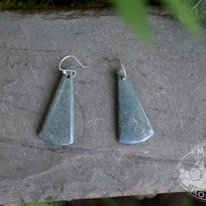 BIRDS EGG BLUE Ohrringe // Dünne Jadeit Jade // Made in U.S.A. // Guatemala Guatemala // Super Transluzent // Maya Berg