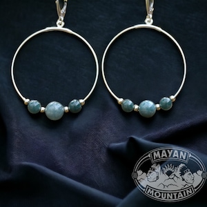NEUES DESIGN! // Hoop w/ Blaue Jadeit Perlen Feine guatemaltekische Jade // Silber Ohrringe // Made in U.S.A.