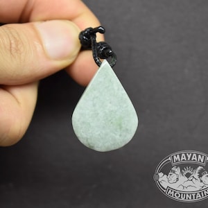 Colgante de Jade Menta en Forma de Lágrima // Verde Claro // Jade Jadeíta Guatemalteco // Collar Ajustable Simple // Montaña Maya