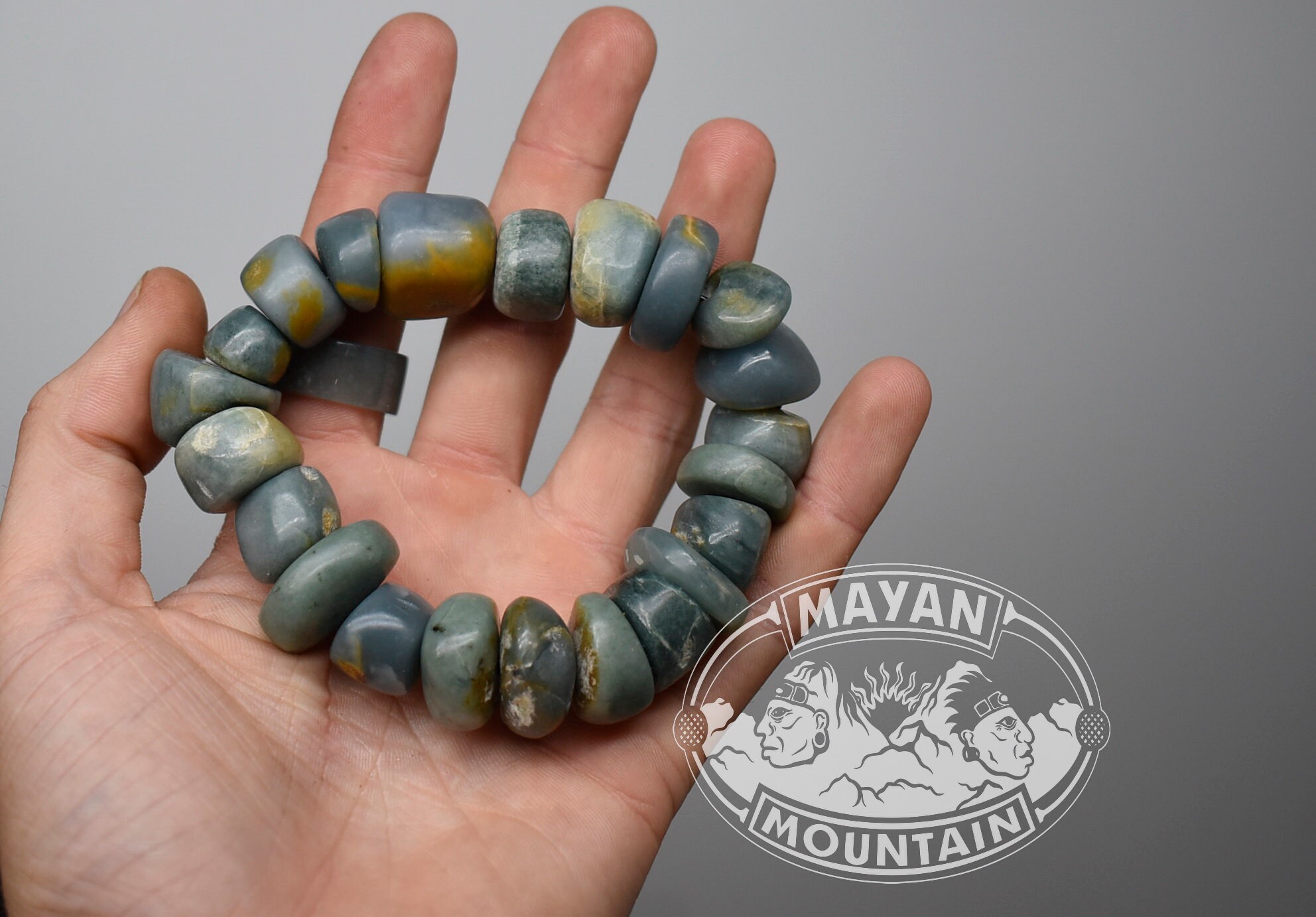 XL 古代風 // ハンドメイド翡翠ビーズ // グアテマラ産 // ユニ