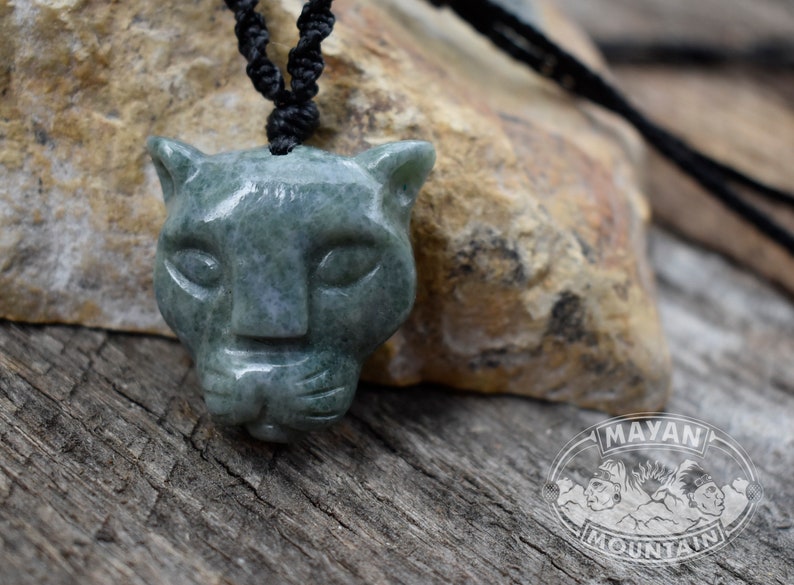 Light Green Speckled // JAGUAR TRANQUILO // Calm Jaguar // Guatemalan Guatemala Jadeite Jade // Carving Totem // Macrame Necklace zdjęcie 2