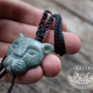 Light Green Speckled // JAGUAR TRANQUILO // Calm Jaguar // Guatemalan Guatemala Jadeite Jade // Carving Totem // Macrame Necklace zdjęcie 4