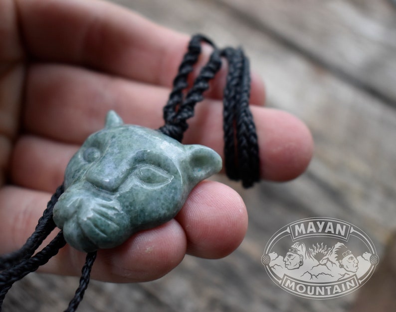 Light Green Speckled // JAGUAR TRANQUILO // Calm Jaguar // Guatemalan Guatemala Jadeite Jade // Carving Totem // Macrame Necklace zdjęcie 4