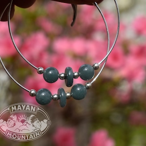 NEUES DESIGN! // Hoop w/ Blaue Jadeit Perlen Feine guatemaltekische Jade // Silber Ohrringe // Made in U.S.A.