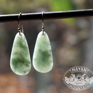 ULTRALÄNGE // Durchscheinendes helles Mintgrün // Feine Guatemaltekische Jade // Silber OHRRINGE // Grüner Jadeit //