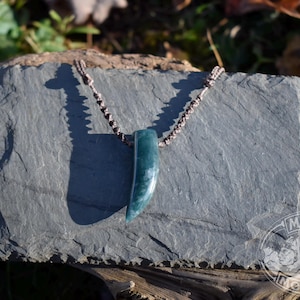 PRINCESA TOOTH CLAW // Blue Jadeite Jade // Macrame Necklace // Guatemalan Guatemala // Mayan Mountain