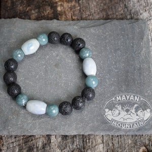JADE GUATEMALA & ROCA DE LAVA // Lila Lila // Princesa Azul // Pulsera con cuentas // Cuentas // Montaña Maya // Cordón elástico // 7.5" //