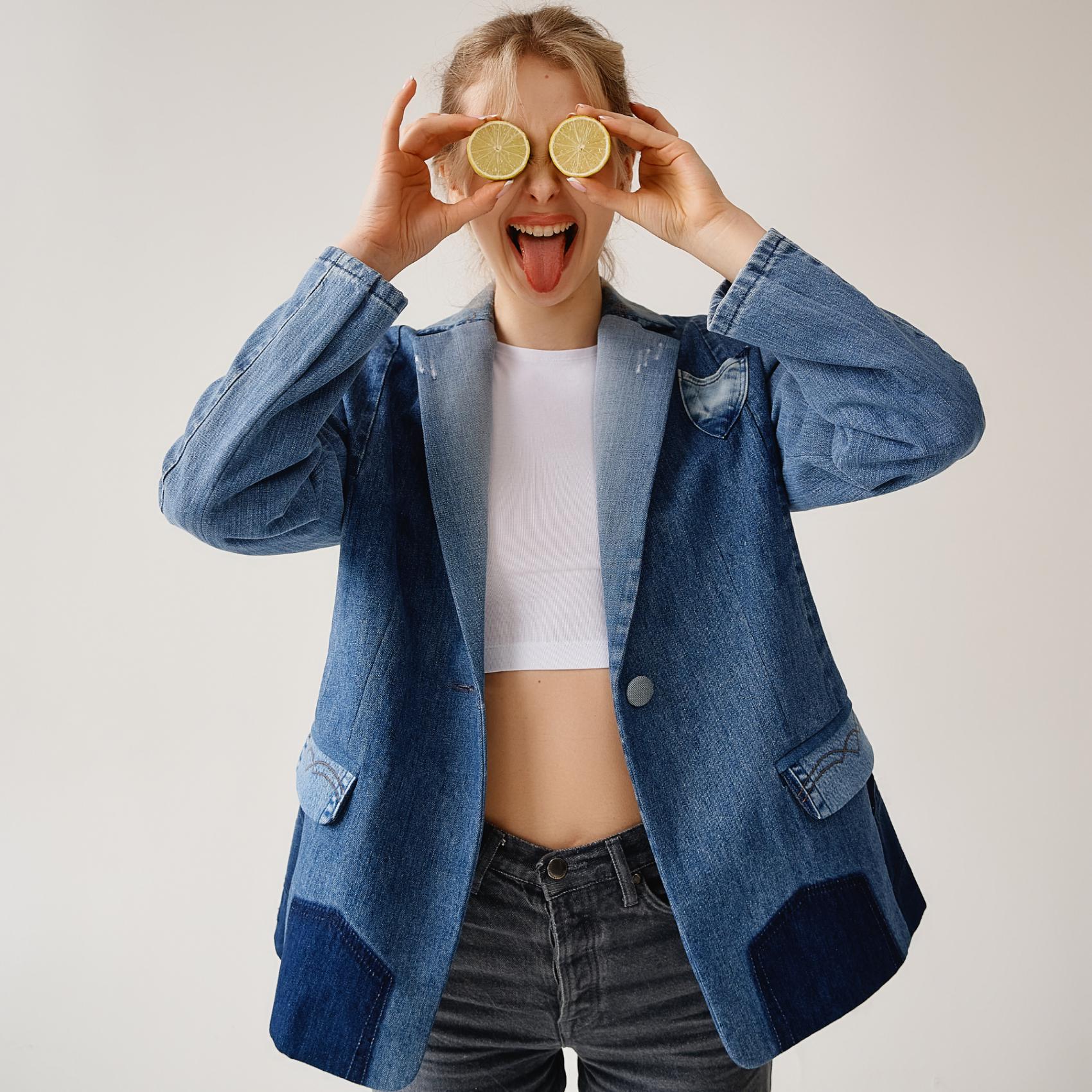 Blazer Denim Uniek patchworkontwerp Milieuvriendelijk geüpcycled unisex maat M Cadeau voor modeliefhebbers of draag jezelf
