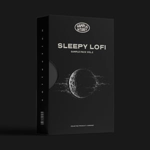 Op de afbeelding: Zwarte doos met de tekst "SLEEPY LOFI SAMPLE PACK VOL.2" en een gestileerde maan. De doos heeft een "SAMPLE STORY" logo. De doos staat tegen een zwarte achtergrond.