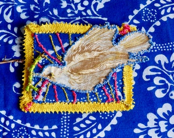 Broche textile,l'oiseau bleu : "Nouvel an"