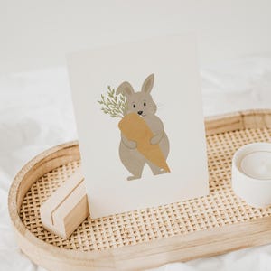 Kinderkarte HASE MIT KAROTTE A6 A5 Postkarte Ostergruß Tierbild Osterkarte Osterhase Grußkarte Österliche Botschaft Frühlingskarte Eier Hase