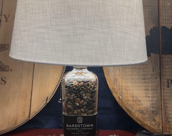 Lampa Bourbon Bardstown na zamówienie z błyszczącymi kamykami. Klosz i podstawa nie są dołączone.
