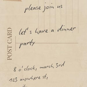 Puede incluir: Una postal vintage con una invitaci&oacute;n manuscrita a una cena. La invitaci&oacute;n dice "please join us let's have a dinner party 8 o'clock march 3rd 123 anywhere st, any city".