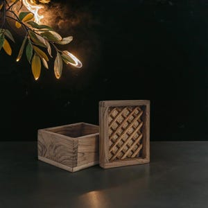 Holz Schmuckschatulle - Dekorative Erinnerungsbox - Walnuss Holzkiste - Rustikale Erinnerungskiste - Vintage Holzkiste als Geburtstagsgeschenk für Ihn Sie