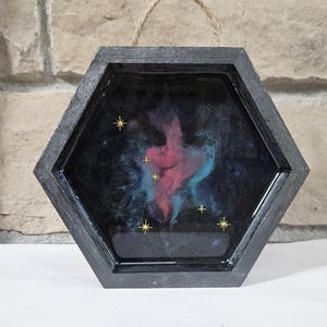 Décoration murale zodiaque Cancer céleste - oeuvre d'art hexagonale en résine en noir rose sarcelle - carte des étoiles cadeau astrologie horoscope